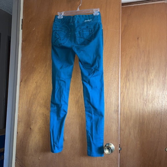 Amethyst Jean - Picture 2 of 5